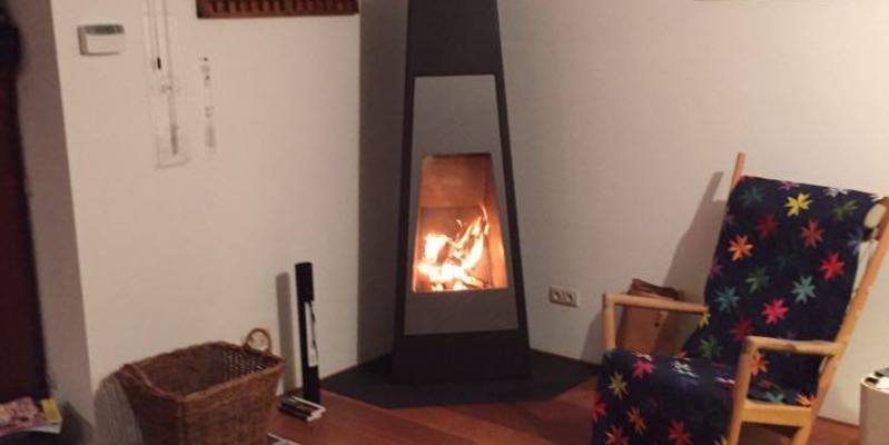 woonkamer modern stevig & rustiek front zwart vrijstaand hout driehoek 