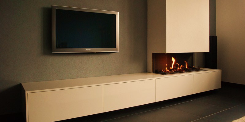Wonderbaar Driezijdige gashaard met een lang tv meubel | kachels.nl WU-25