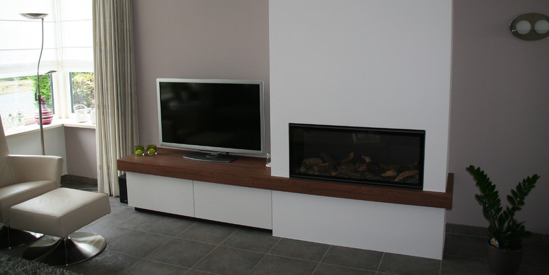 woonkamer modern inbouw front schouw licht & sprankelend gas wit verticaal 