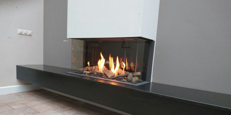 woonkamer modern inbouw licht & sprankelend driezijdig gas verticaal zwart wit 