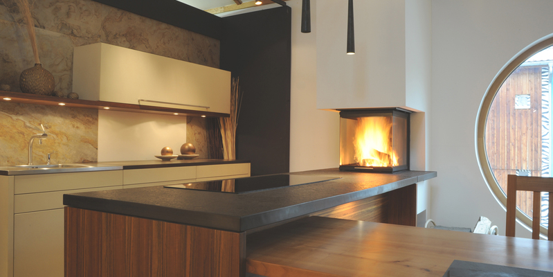 woonkamer modern vierkant zwart licht & sprankelend driezijdig hout inbouw met liftdeur 