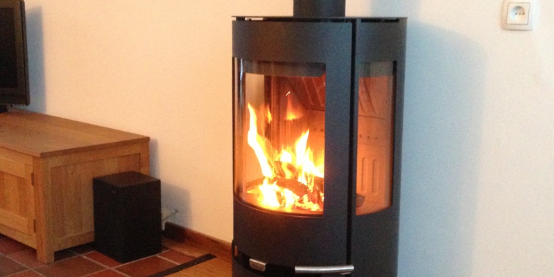 woonkamer modern zwart licht & sprankelend driezijdig vrijstaand hout afgerond 