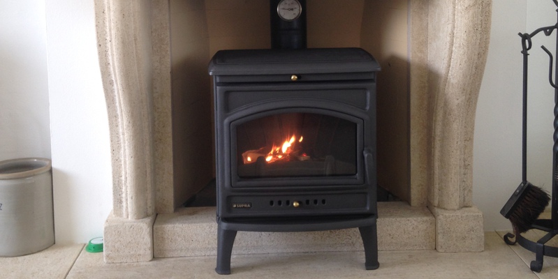 woonkamer stevig & rustiek front schouw zwart klassiek vrijstaand hout 