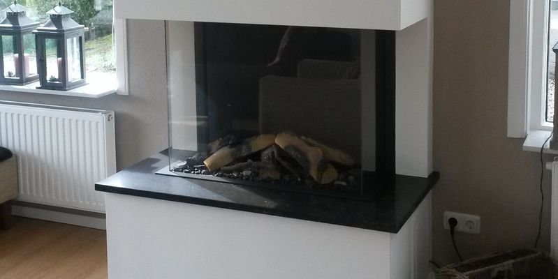 hip & happening woonkamer modern inbouw schouw driezijdig gas rechthoekig zwart wit 