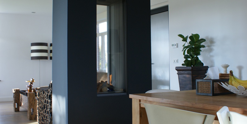 hip & happening woonkamer modern doorkijk inbouw zwart gas verticaal 