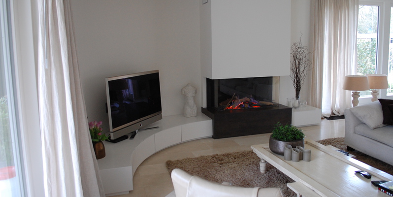 woonkamer modern inbouw licht & sprankelend driezijdig gas rechthoekig zwart wit 