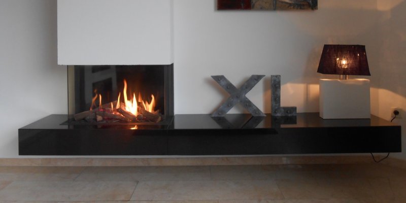 hip & happening woonkamer modern inbouw driezijdig gas rechthoekig zwart wit natuursteen plateau 