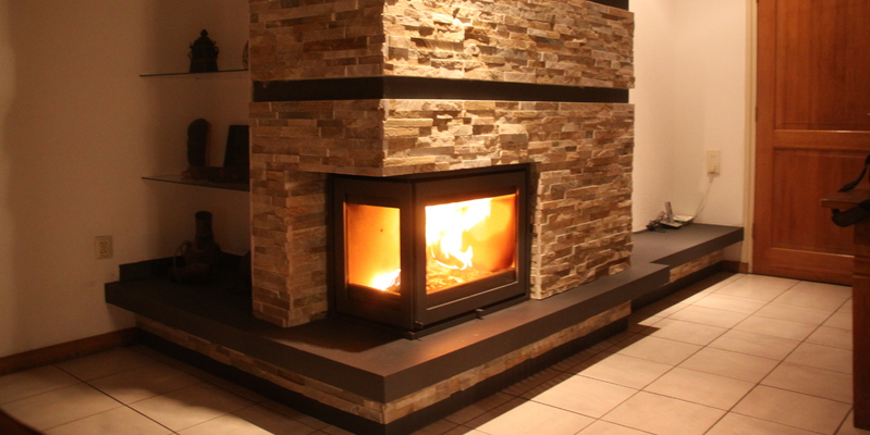 woonkamer stevig & rustiek schouw rechthoek klassiek hout hoek steenmotief inzet 