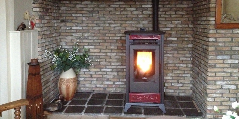 woonkamer stevig & rustiek front schouw rechthoek klassiek vrijstaand pellet donker rood 