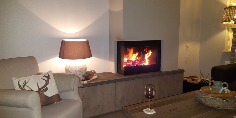 hip & happening woonkamer modern inbouw zwart hout rechthoekig hoek plateau  