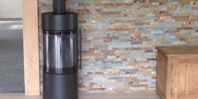 hip & happening woonkamer modern front zwart vrijstaand rond hout 