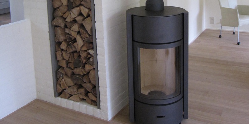 hip & happening woonkamer modern front zwart vrijstaand rond hout 