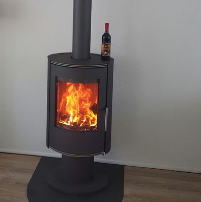 Eerder optillen Opsplitsen Draaibare houtkachel, vanuit elke hoek zicht op het vuur. | kachels.nl