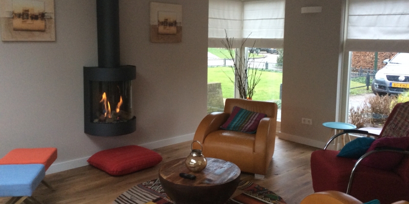 woonkamer front zwart gas klassiek sfeervol & klassiek hangend half rond 