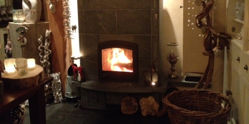 woonkamer stevig & rustiek inbouw front schouw rechthoek klassiek hout steenmotief 