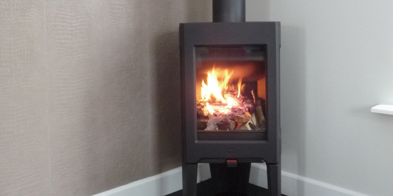 hip & happening woonkamer modern zwart driezijdig vrijstaand hout driehoek 