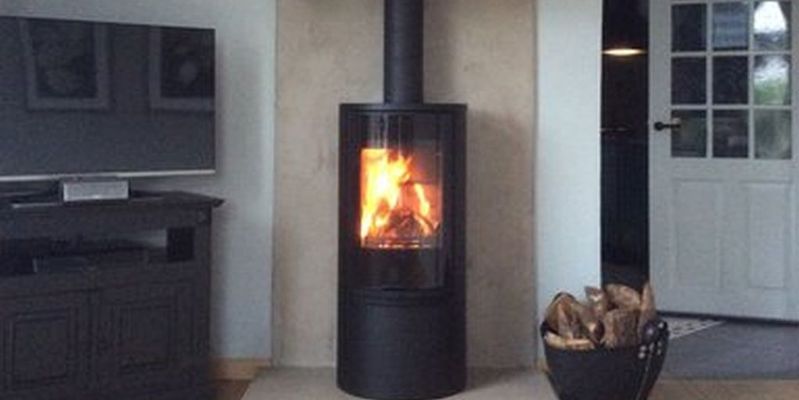 woonkamer front zwart vrijstaand hout 