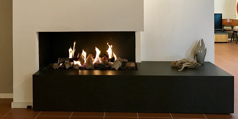 woonkamer zwart gas sfeervol & klassiek tweezijdig rechthoekig open vuur plateau  