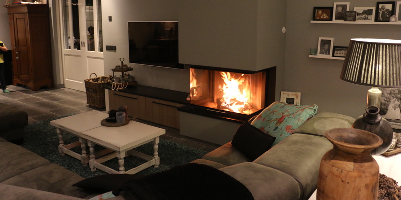 hip & happening woonkamer modern zwart driezijdig hout rechthoekig inbouw met liftdeur 