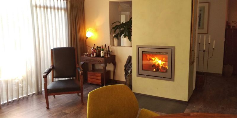 woonkamer modern grijs front rechthoek licht & sprankelend hout inzet 