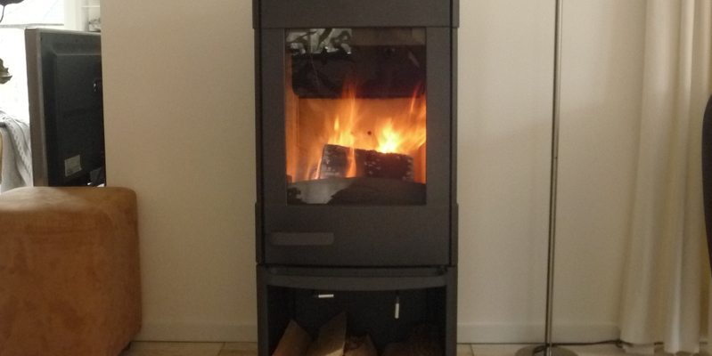 woonkamer front zwart vrijstaand hout 