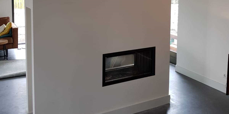 hip & happening woonkamer modern doorkijk zwart rechthoek wit hout inbouw met liftdeur 