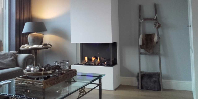 woonkamer modern inbouw licht & sprankelend driezijdig gas rechthoekig zwart wit plateau  