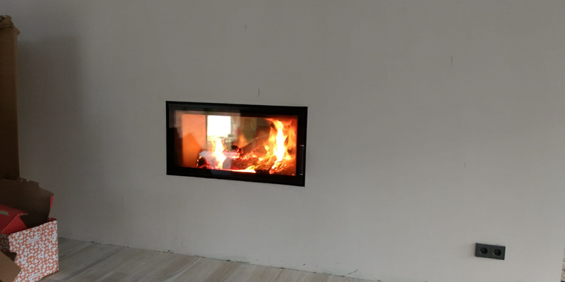 woonkamer modern doorkijk inbouw zwart rechthoek licht & sprankelend hout 