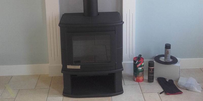 woonkamer modern front schouw zwart licht & sprankelend verticaal vrijstaand hout 