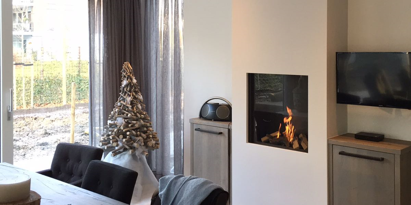 modern vierkant inbouw front zwart licht & sprankelend gas woonkeuken 