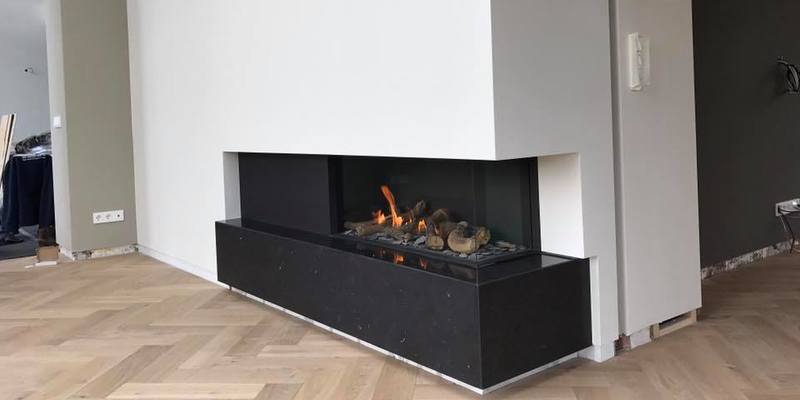 woonkamer modern inbouw licht & sprankelend gas hoek hoekig zwart wit 