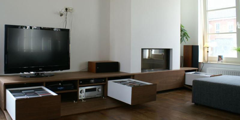 hip & happening woonkamer modern inbouw front zwart rechthoek hout plateau  