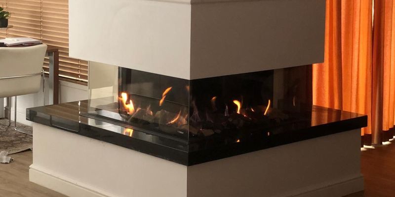 woonkamer modern stevig & rustiek schouw gas vrijstaand vierhoek vierzijdig zwart wit 
