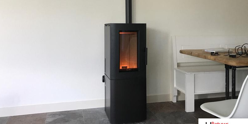 hip & happening woonkamer modern vierkant front zwart vrijstaand pellet 