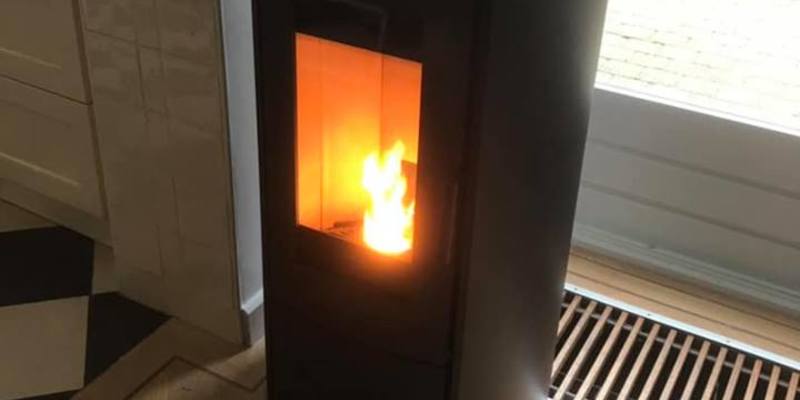 hip & happening woonkamer modern front zwart vrijstaand pellet afgerond 