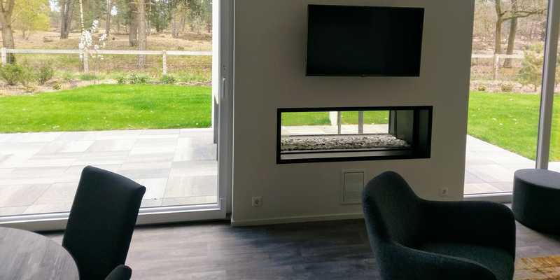 hip & happening woonkamer modern doorkijk inbouw zwart rechthoek gas 