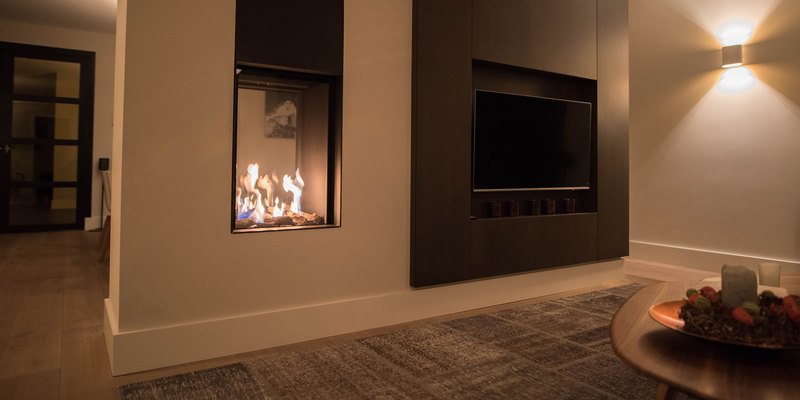 hip & happening woonkamer modern doorkijk inbouw zwart gas verticaal 