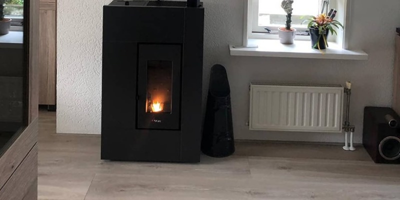 woonkamer vierkant front zwart klassiek sfeervol & klassiek vrijstaand pellet 