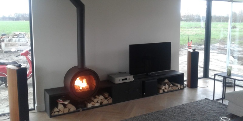 woonkamer modern front zwart licht & sprankelend vrijstaand rond hout 