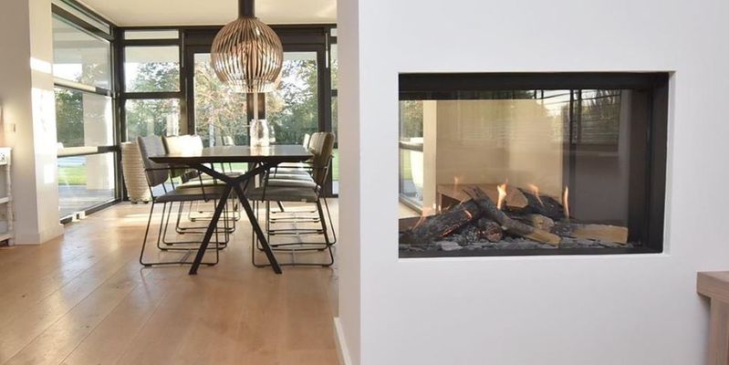 hip & happening woonkamer modern doorkijk inbouw zwart rechthoek gas 