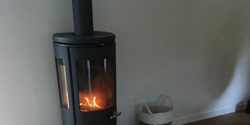 hip & happening woonkamer modern zwart driezijdig vrijstaand rond hout 