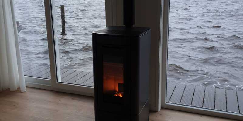 woonkamer modern vierkant front zwart vrijstaand pellet stoer 