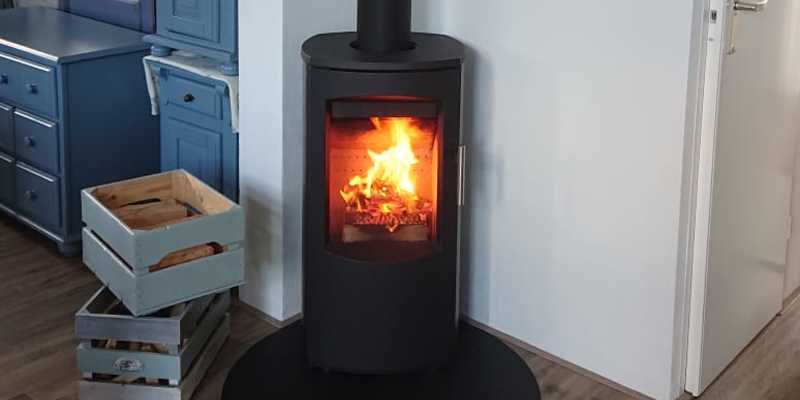 woonkamer front zwart vrijstaand hout afgerond tijdloos 