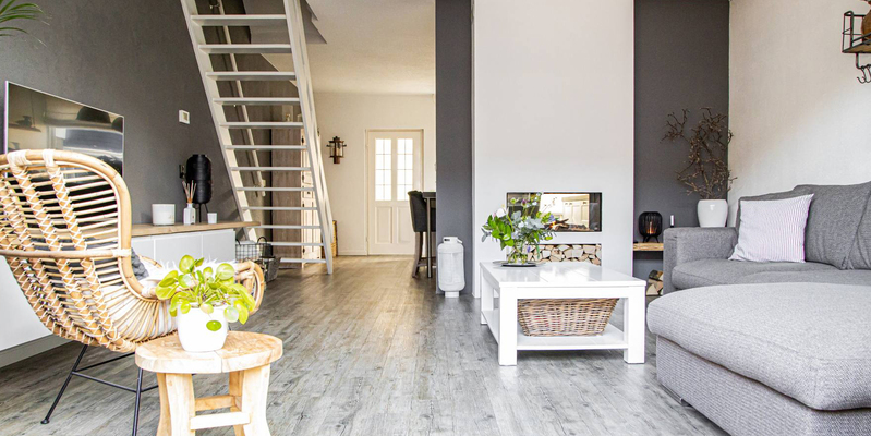 woonkamer modern doorkijk inbouw rechthoek licht & sprankelend wit hout 