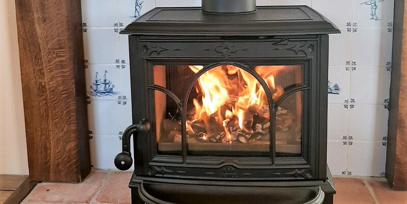 woonkamer front zwart klassiek sfeervol & klassiek vrijstaand hout 